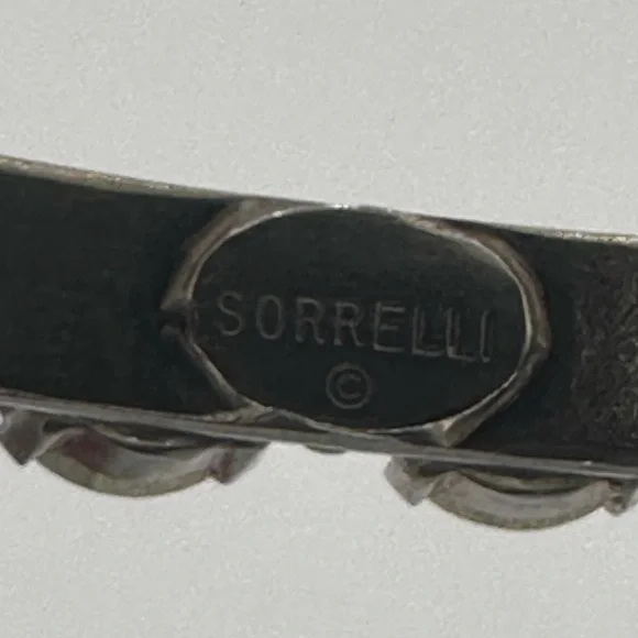 NWOT💎Women’s Riveting Romance Swarovski 16 Crystal Bangle Bracelet. - Picture 9 of 9